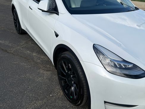 Used 2021 Tesla Model Y Long Range AWD/4WD image 11