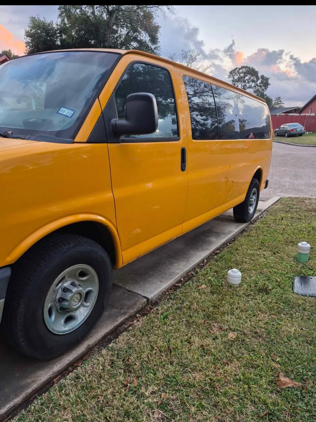 Used 2014 Chevrolet Express 3500 Extended RWD image 2