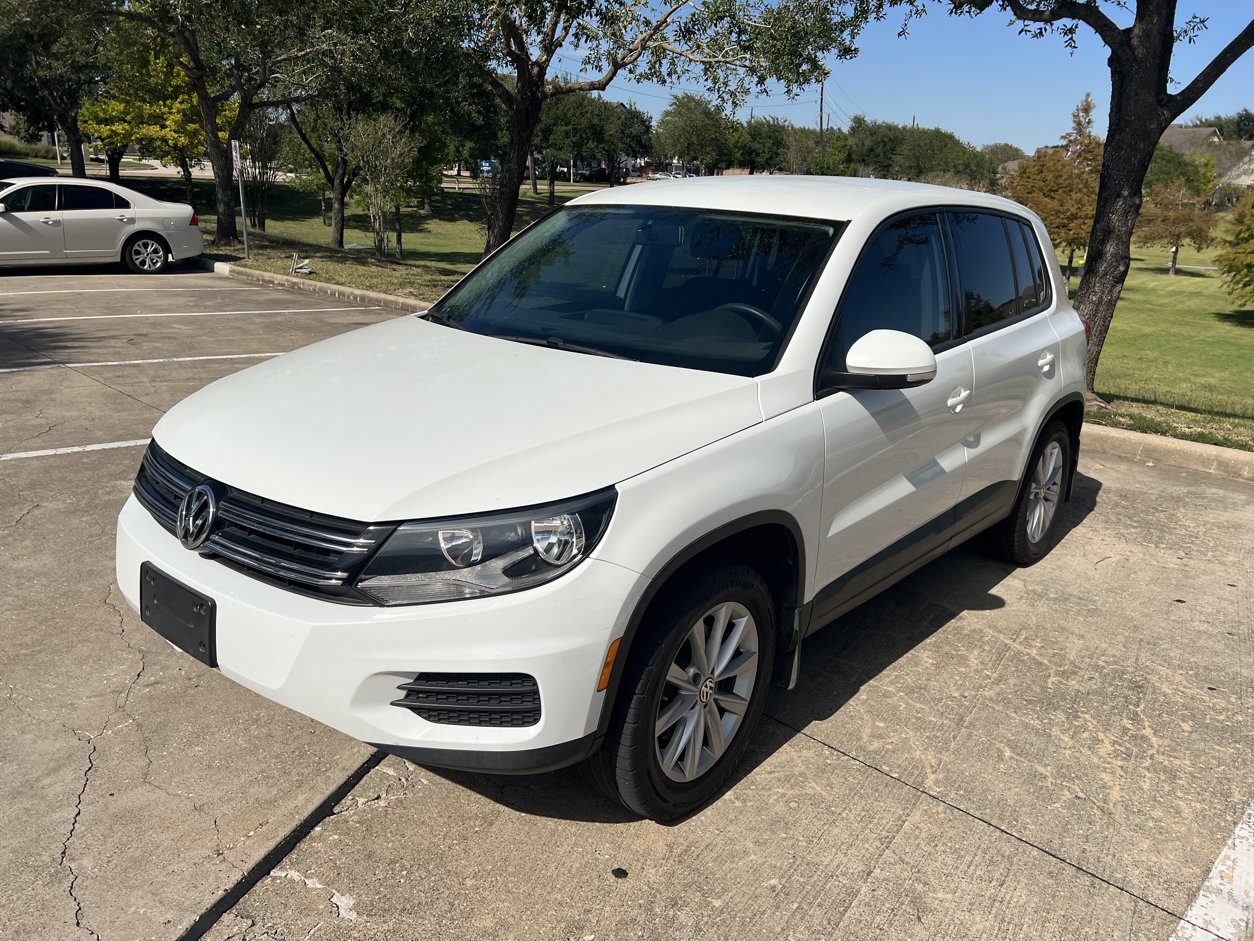 Used 2017 Volkswagen Tiguan S FWD image 2