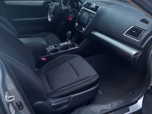 Used 2018 Subaru Outback 2.5i Premium image 19