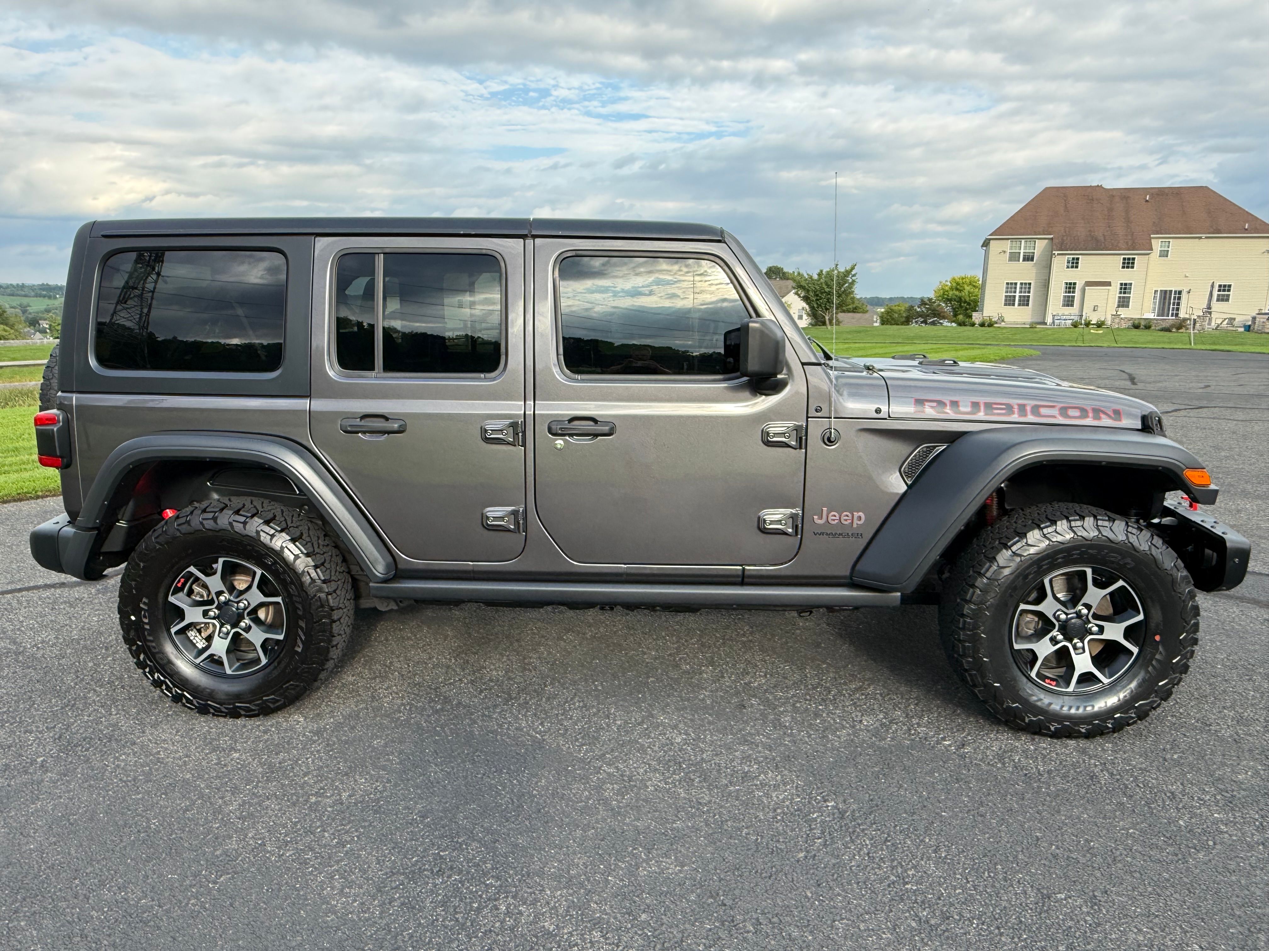 Used 2018 Jeep Wrangler Unlimited Rubicon w/ Dual Top Group AWD/4WD image 4
