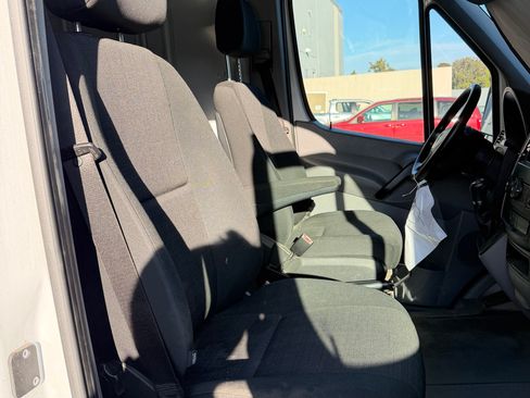 Used 2016 Mercedes-Benz Sprinter 2500 image 11