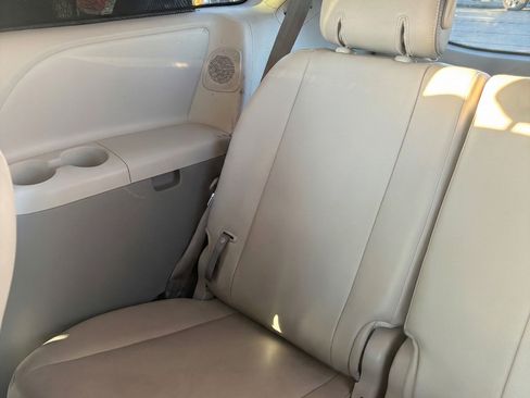 Used 2013 Toyota Sienna Limited image 20
