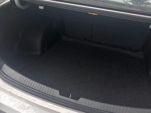 Used 2017 Chevrolet Malibu LT image 6