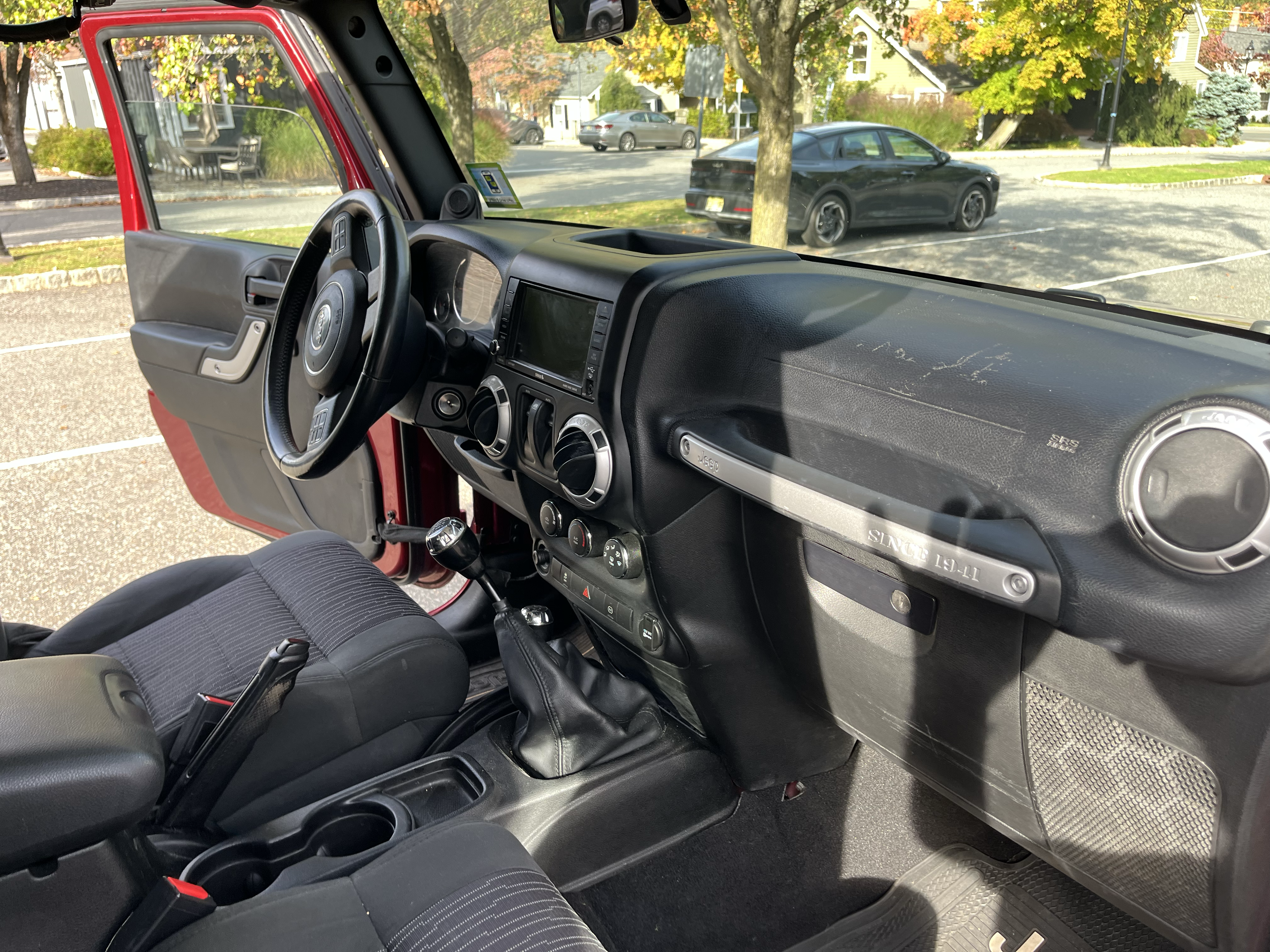 Used 2012 Jeep Wrangler Sahara w/ Connectivity Group AWD/4WD image 28