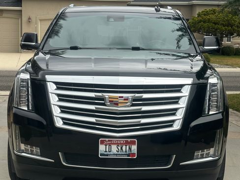 Used 2017 Cadillac Escalade Platinum image 2