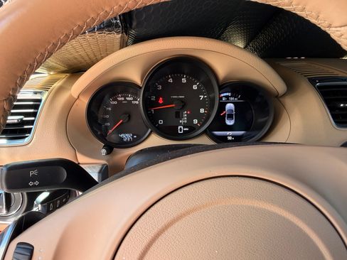 Used 2015 Porsche Boxster RWD image 8
