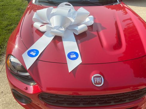 Used 2017 FIAT 124 Spider Lusso RWD image 2
