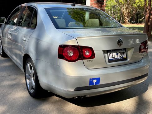 Used 2010 Volkswagen Jetta TDI image 12