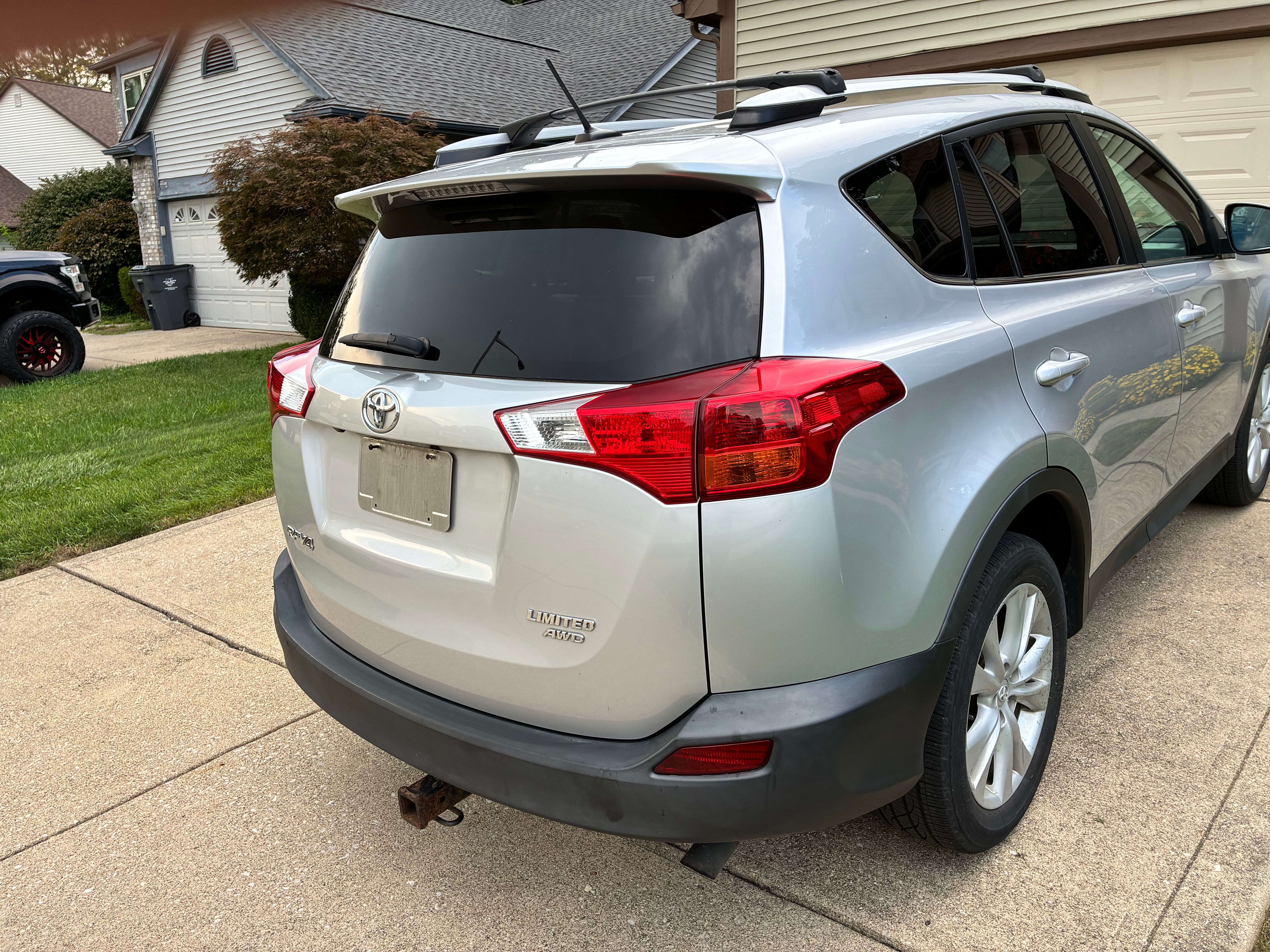 Used 2015 Toyota RAV4 Limited w/ Technology Package AWD/4WD image 2