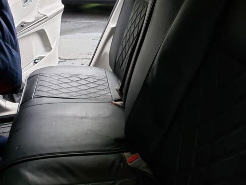 Used 2015 Toyota Venza LE image 9