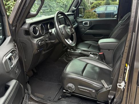 Used 2022 Jeep Wrangler Unlimited Sahara image 12