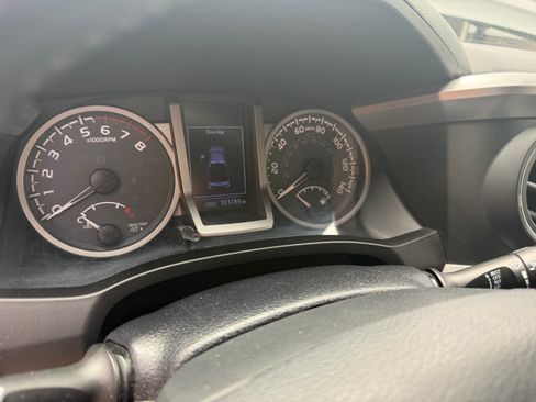 Used 2019 Toyota Tacoma SR5 RWD image 9