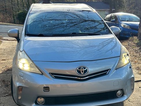 Used 2014 Toyota Prius V Five image 1