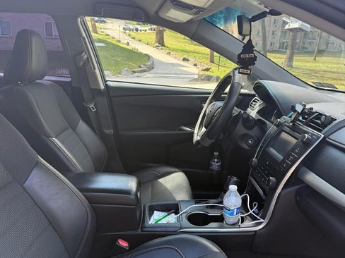 Used 2017 Toyota Camry SE image 9