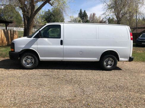 Used 2009 Chevrolet Express 2500 RWD image 1