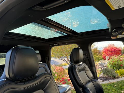 Used 2018 Lincoln Navigator Select w/ Technology Package image 13