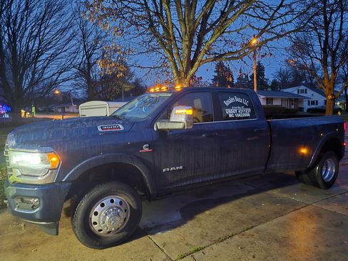 Used 2024 RAM 3500 Limited w/ Towing Technology Group image 6