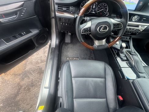 Used 2018 Lexus ES 350 w/ Navigation System Package FWD image 15