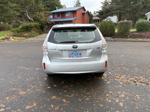 Used 2012 Toyota Prius V Five image 6