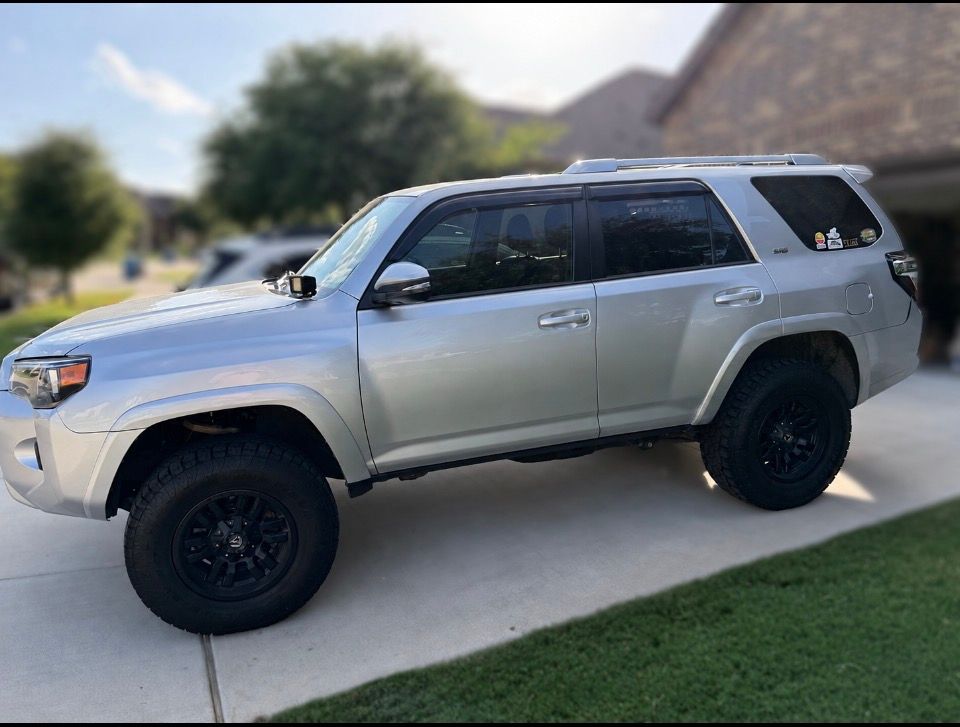 Used 2017 Toyota 4Runner SR5 Premium AWD/4WD image 4