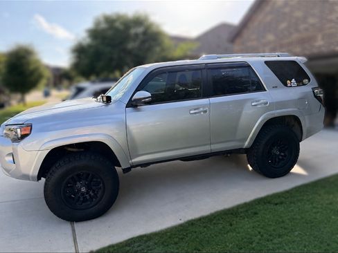 Used 2017 Toyota 4Runner SR5 Premium AWD/4WD image 4