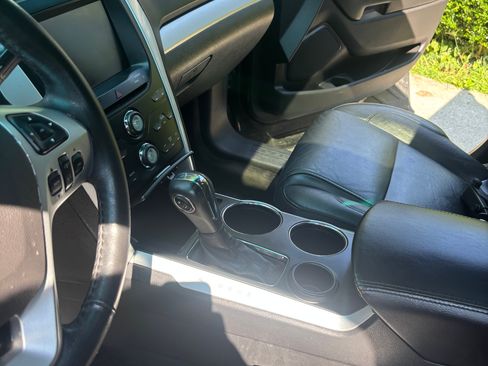 Used 2013 Ford Explorer XLT FWD image 9