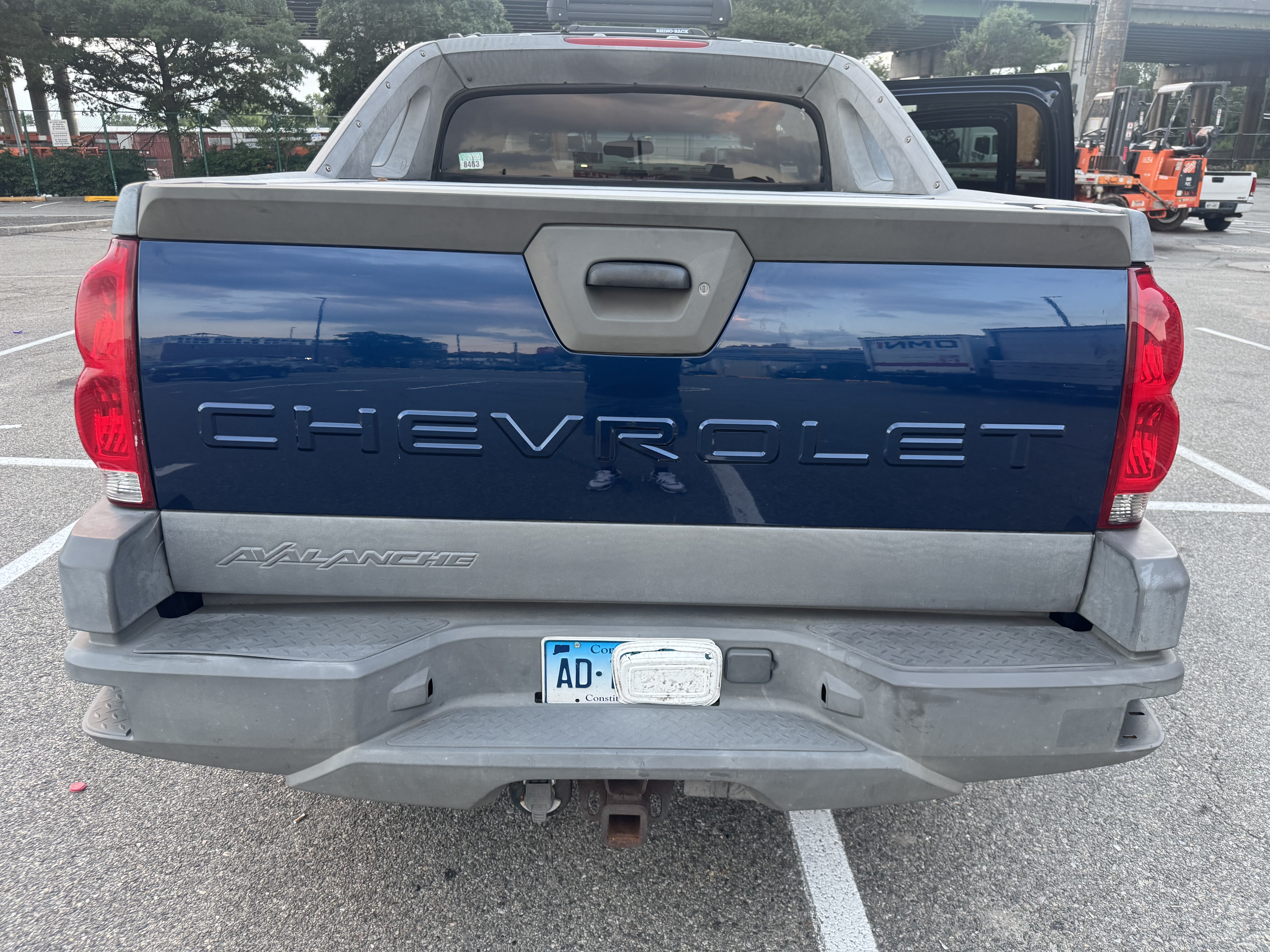 Used 2002 Chevrolet Avalanche 4x4 w/ Off-Road Suspension Pkg image 5