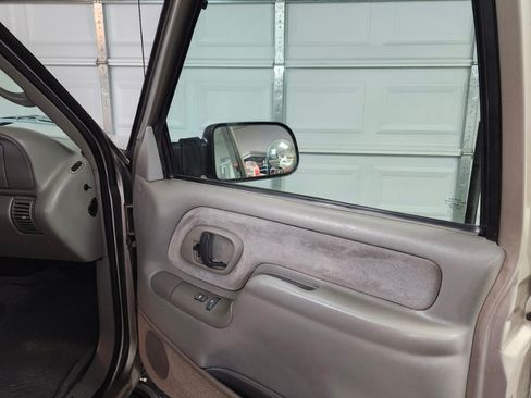 Used 2000 Chevrolet Silverado 3500 4x4 Extended Cab image 16