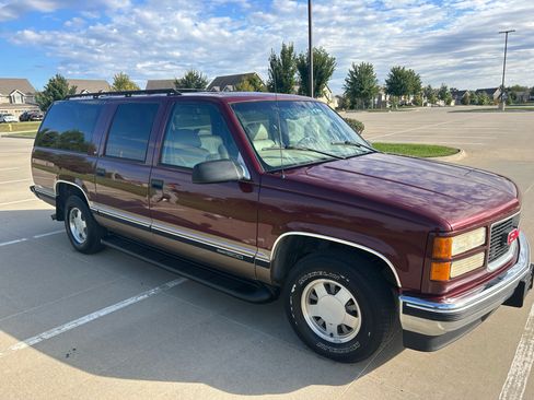 Used 1999 GMC Suburban Sport Utility w/ Marketing Opt Pkg 3 image 19