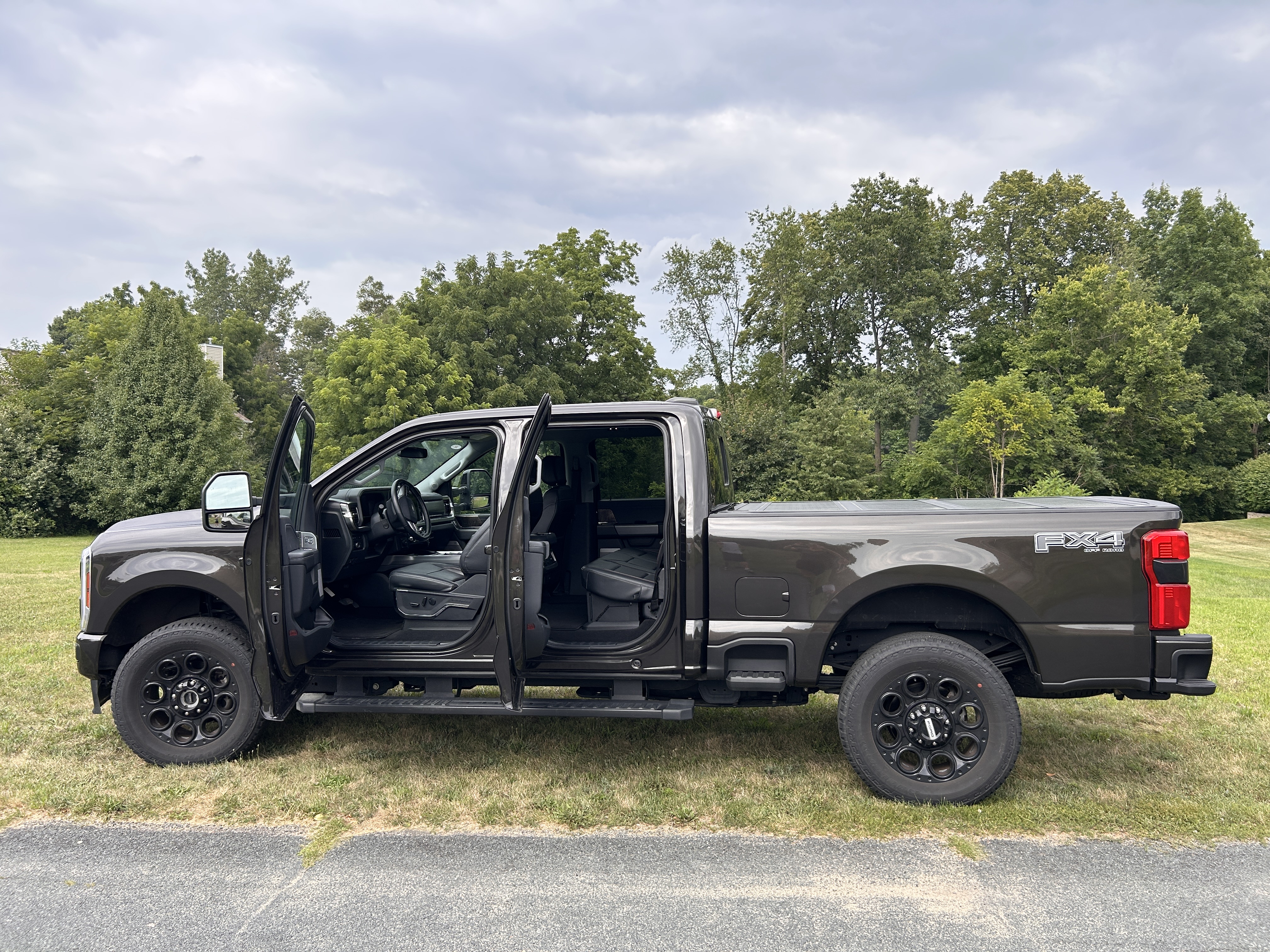 Used 2024 Ford F350 Lariat w/ Lariat Ultimate Package AWD/4WD image 5