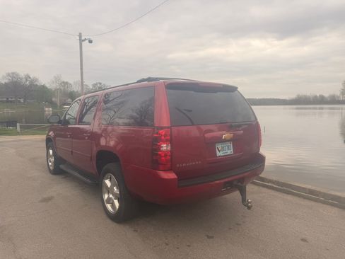 Used 2014 Chevrolet Suburban LT image 4