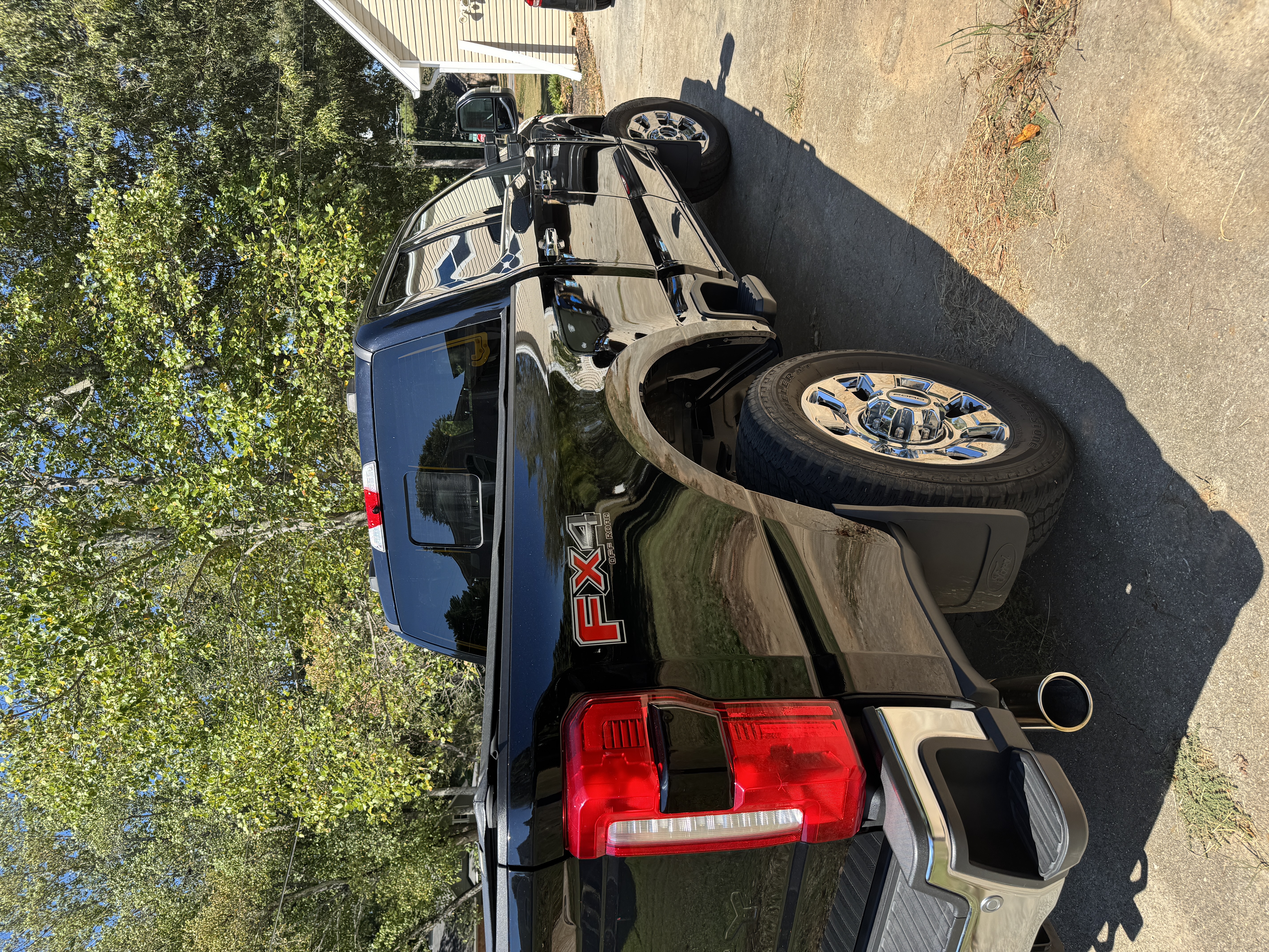 Used 2024 Ford F350 Lariat w/ Lariat Ultimate Package AWD/4WD image 4