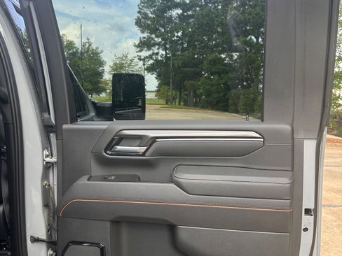 Used 2025 GMC Sierra 2500 AT4 w/ AT4 Premium Plus Package AWD/4WD image 16