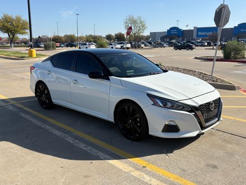 Used 2022 Nissan Altima 2.5 SR image 2