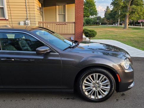 Used 2015 Chrysler 300 Limited image 6