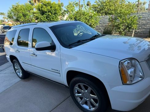 Used 2009 GMC Yukon Denali AWD/4WD image 1