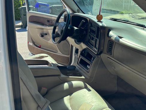 Used 2005 Chevrolet Tahoe LT w/ LT Preferred Equipment Group image 6