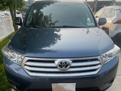 Used 2013 Toyota Highlander 4WD w/ Cold Weather Pkg image 1