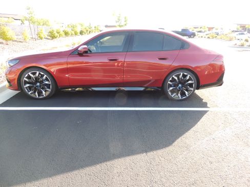 Used 2024 BMW i5 eDrive40i w/ Executive Package RWD image 5