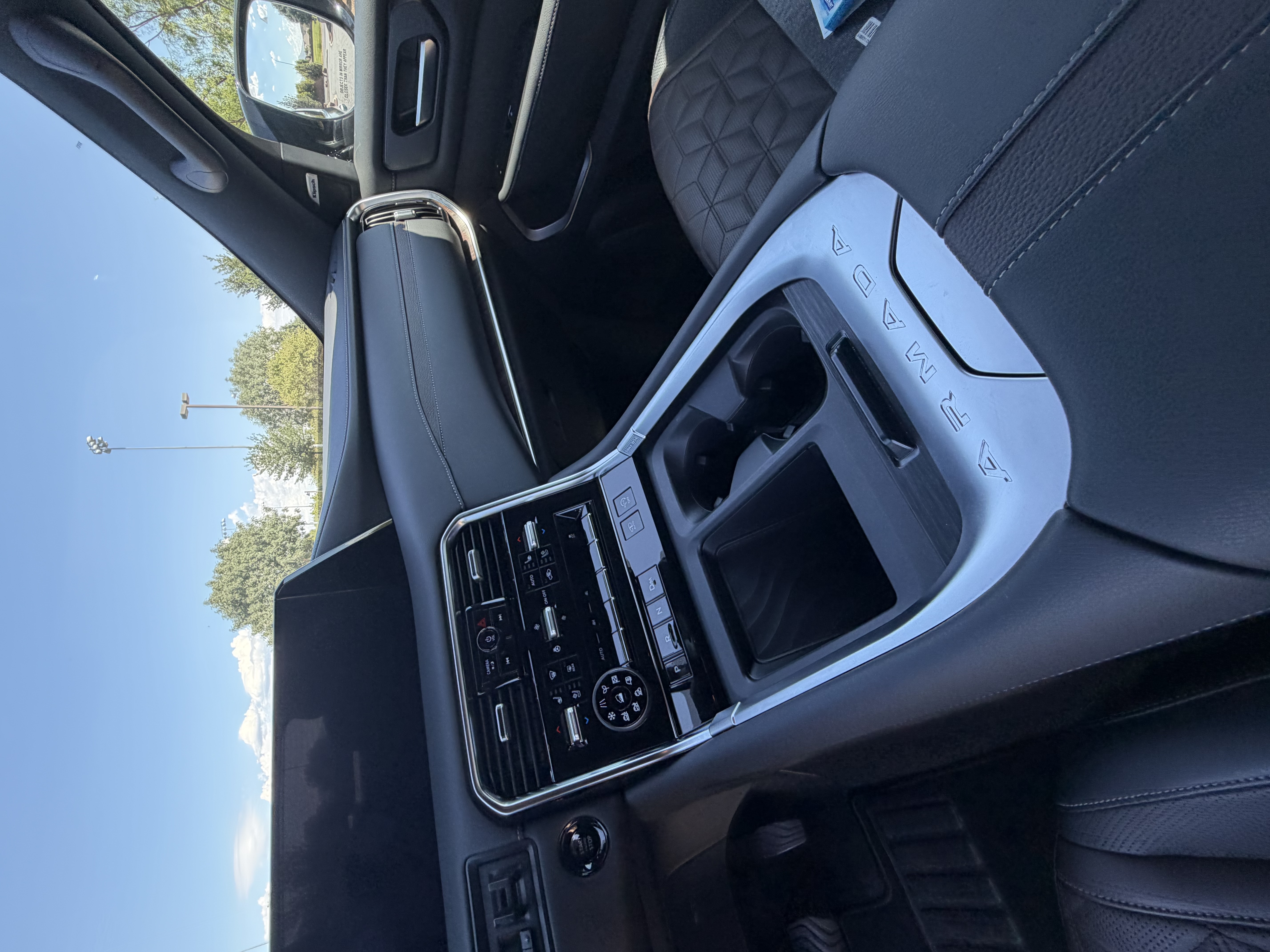Used 2026 Nissan Armada Platinum Reserve AWD/4WD image 9