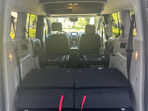 Used 2022 Ford Transit Connect XLT w/ XLT Premium Package image 11