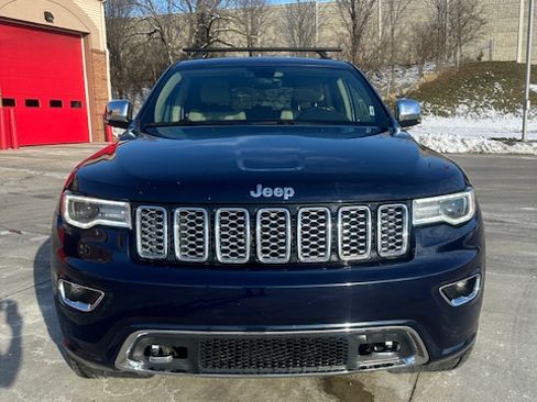 Used 2017 Jeep Grand Cherokee Overland image 4