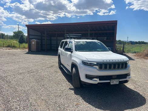 Used 2024 Jeep Wagoneer L Sport Utility 4D w/ Premium Group I image 9