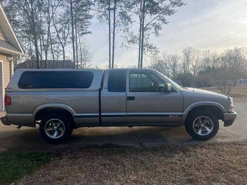 Used 2002 Chevrolet S10 Pickup LS w/ LS Preferred Equipment Group image 5