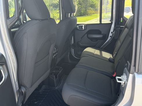 Used 2020 Jeep Wrangler Unlimited Sport image 12