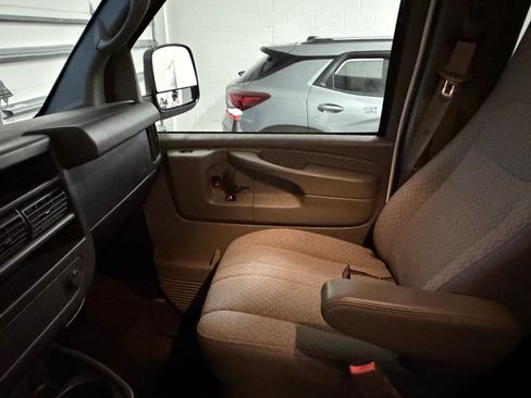 Used 2014 Chevrolet Express 3500 LT w/ LT Preferred Equipment Group image 10