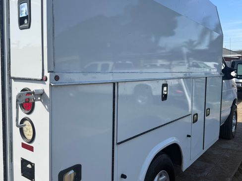 Used 2016 Ford E-350 and Econoline 350 Super Duty image 8