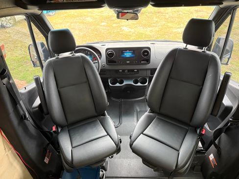 Used 2024 Mercedes-Benz Sprinter 2500 image 21