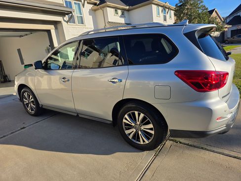 Used 2020 Nissan Pathfinder SL image 5